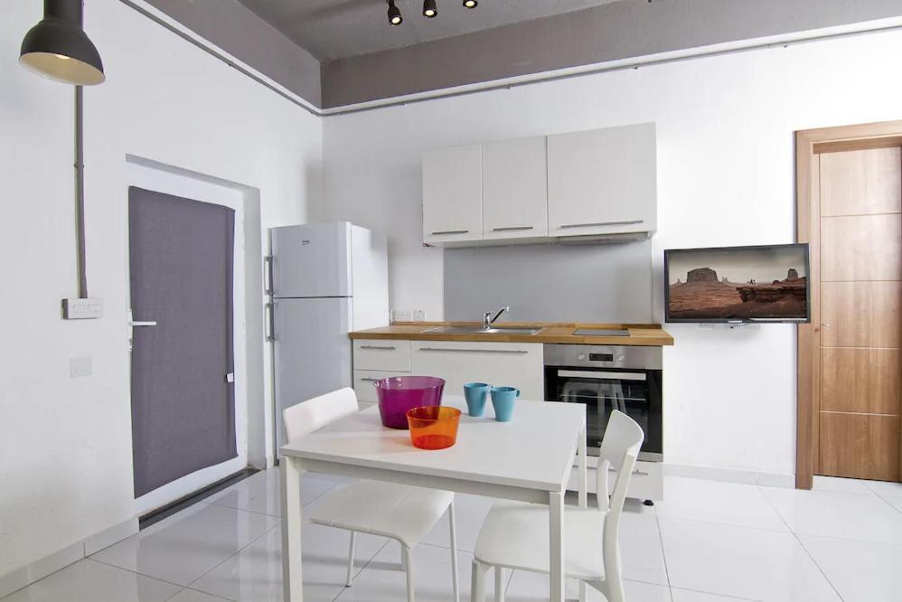 Cresta Beach Studios Saint Julian's Bagian luar foto
