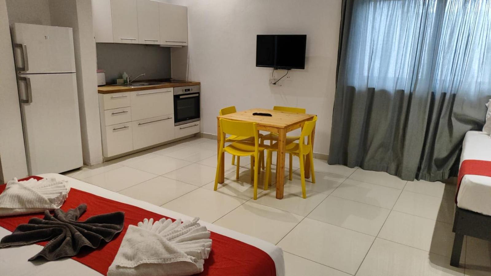 Cresta Beach Studios Saint Julian's Bagian luar foto